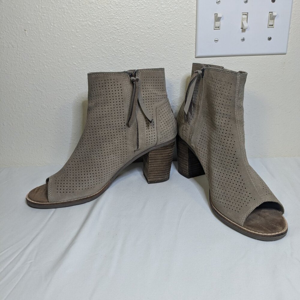 Toms EUC Open Toe Tan Suede Booties Women's Size 9 with 3" Wedge Heel